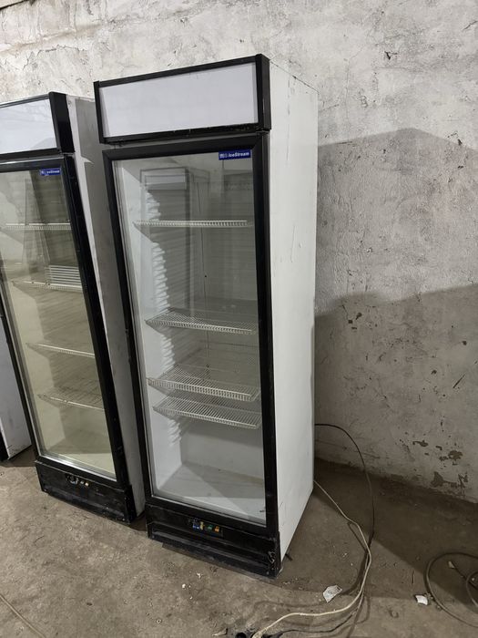 Холодильник охлождает отлчино