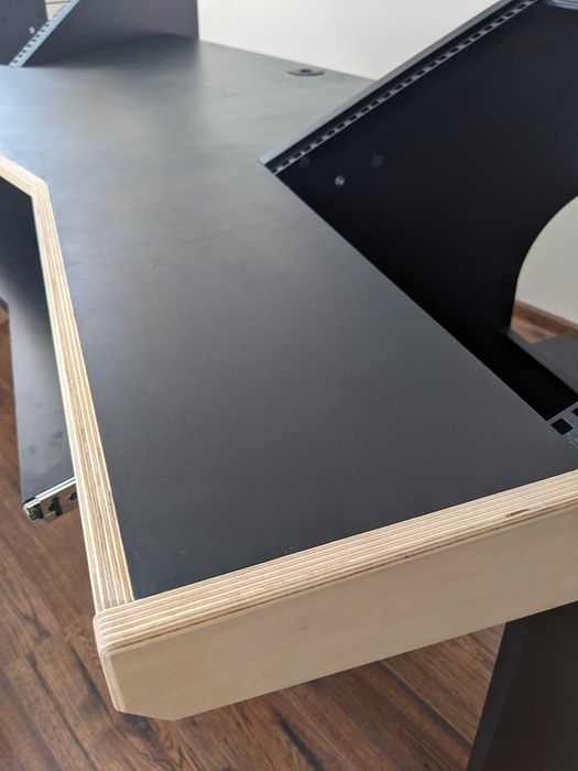 Студийно бюро/Mixing Desk