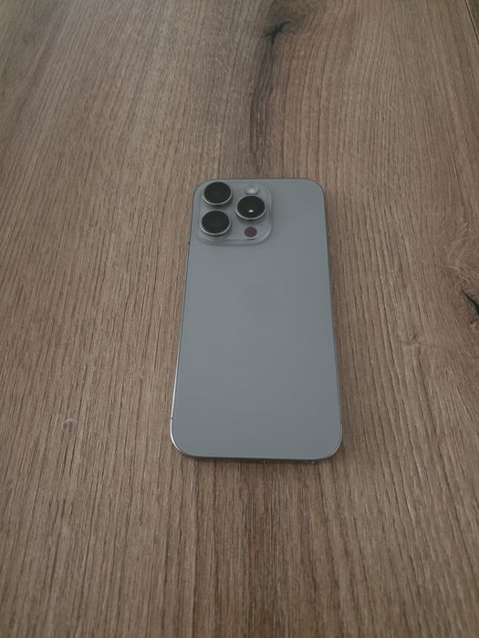 Продавам iphone 16 pro