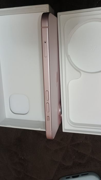 Vând iPhone 15 128 GB