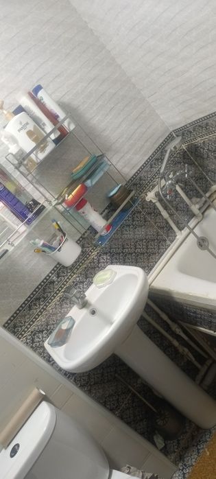 Салом Алйкум 2 хоналик римонти и ичидаги хама нарсалари билан сотилади