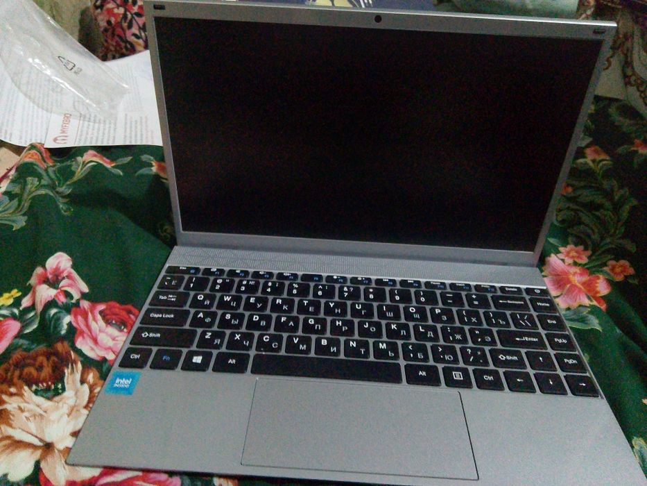 Intel noutbuk holati zo'r sichqoncha+klaviatura qushib beriladi