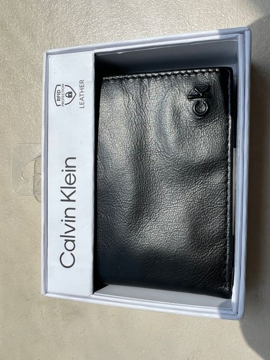 Calvin Klein оригинален портфейл