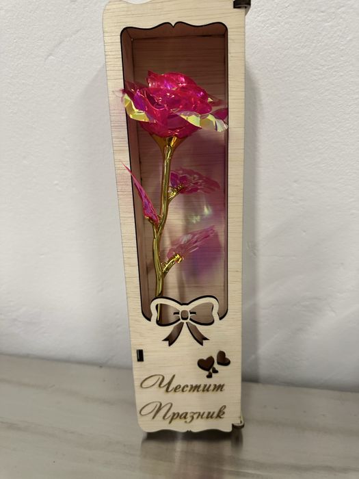 Подаръчна кутия с роза с гравирано пожелание