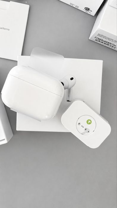 Airpods pro 3.