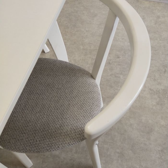 Продам стол со стульями (4 шт.)