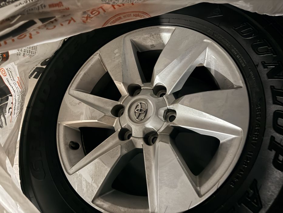 Шины с дисками. Новые шины