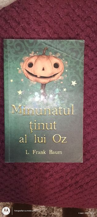 Vând pachet de 2 cărti.