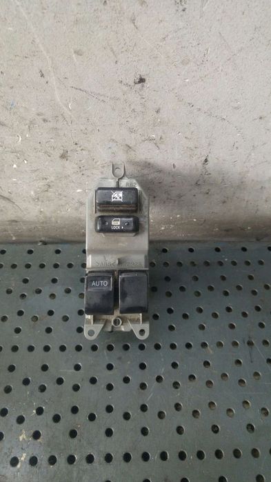 Butoane geamuri stanga fata toyota yaris p9