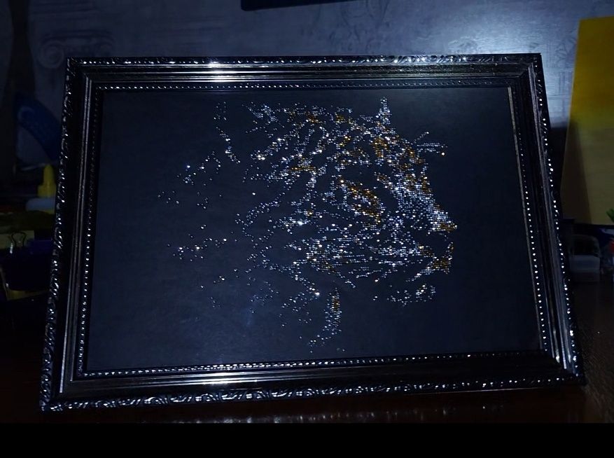 Картина из страз (ручная работа).
