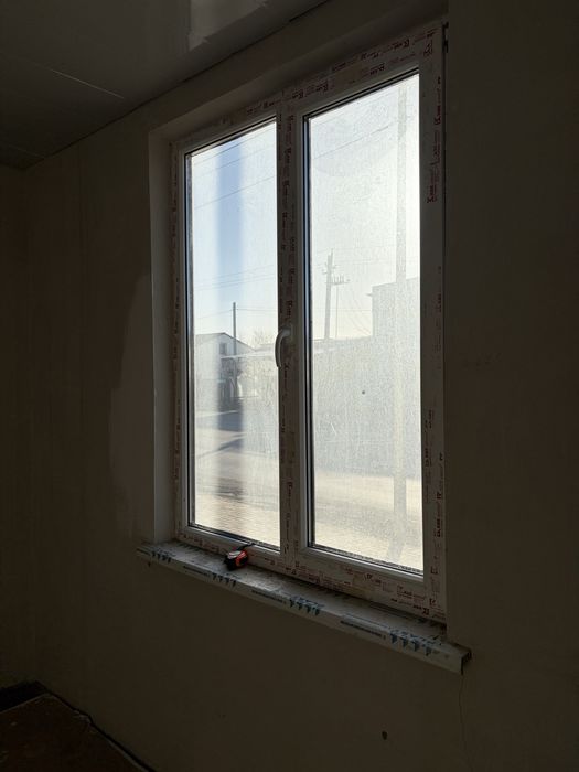 профильные окно и пластиковая дверь