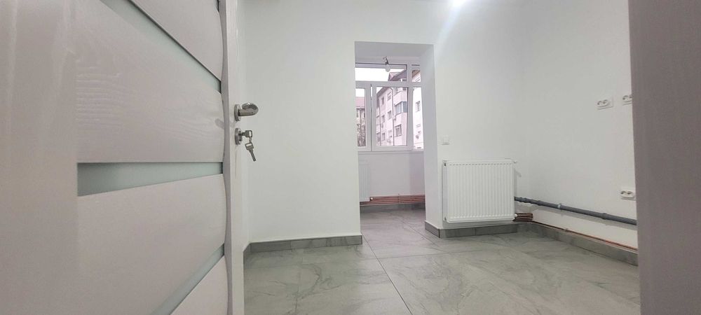 Apartament 2 camere decomandat in Onesti, zona Mall, etaj 1.