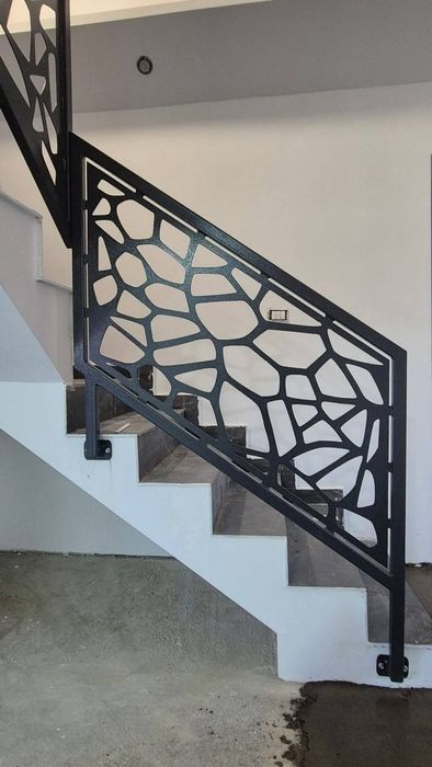 Executăm Porți din tablă decupată și balustrade.