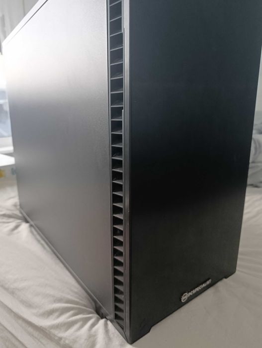 Fractal Design Define 7 (Black Solid) + Corsair TX750M