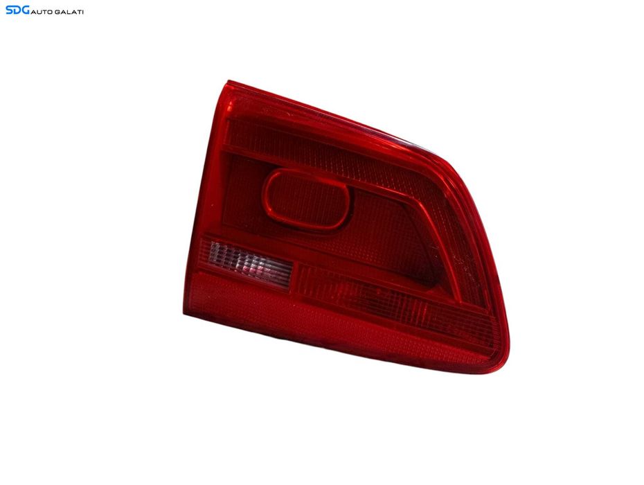 Tripla Stop Lampa Stanga de pe Haion Hayon Portbagaj Volkswagen Touran 1T3 2010 - 2015 Cod 1T0945093A [LC0760]