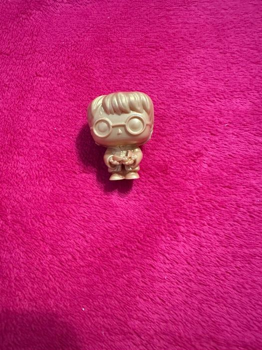 Harry potter de aur din oua kinder joy