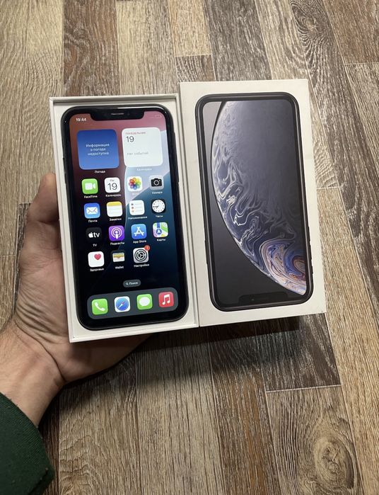 Продам телефон Айфон XR