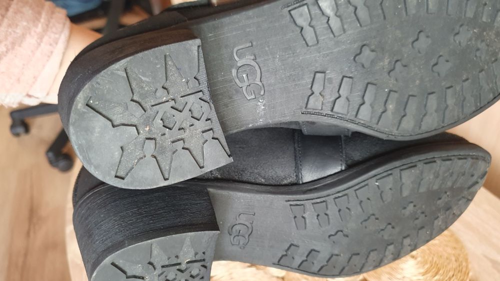 Ghete UGG din piele marime 38, interior 24 cm