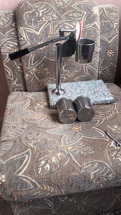 Преса за сладолед с три представки. Приговят се сладоледени спогети и лазаня. Техниката е лесна трябва малко умения. Цената е за комплекта