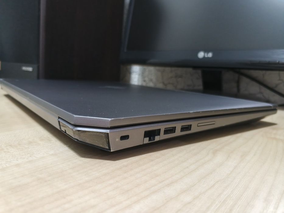HP ZBook 15 G5 15,6" IPS FHD/CORE i7- 8850H/16GB/512GB NVMe/Quadro 4GB
