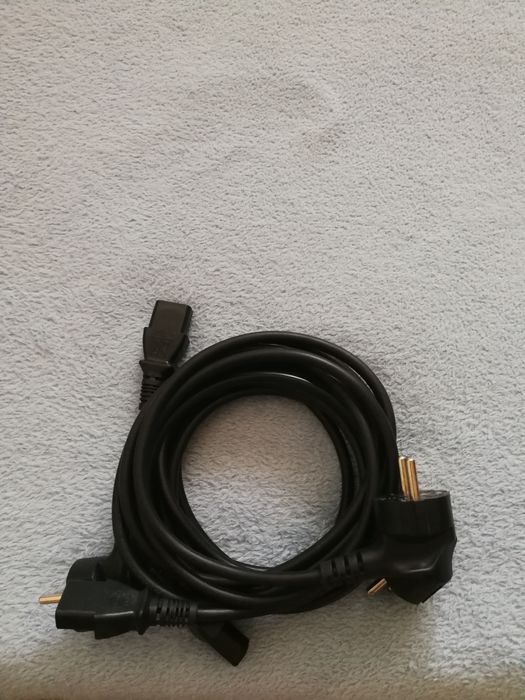 Vând cabluri alimentare sursă PC.