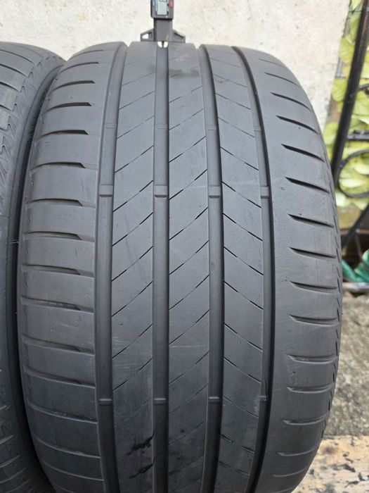 Vând două anvelope de vara Bridgestone  285 35 20 dot 5120
