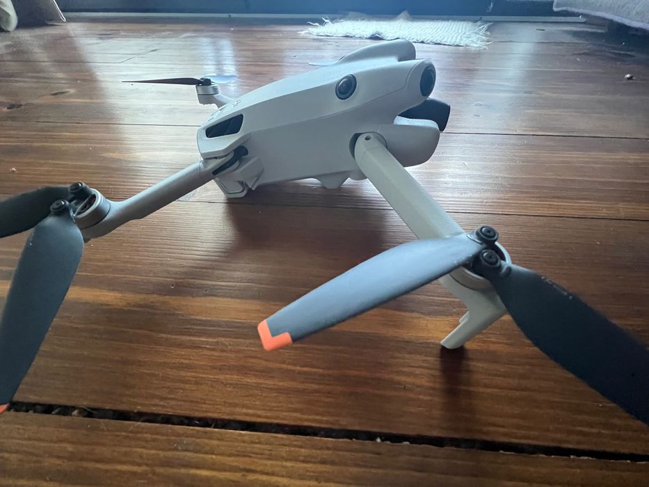 Дрон DJI Mini 4 pro