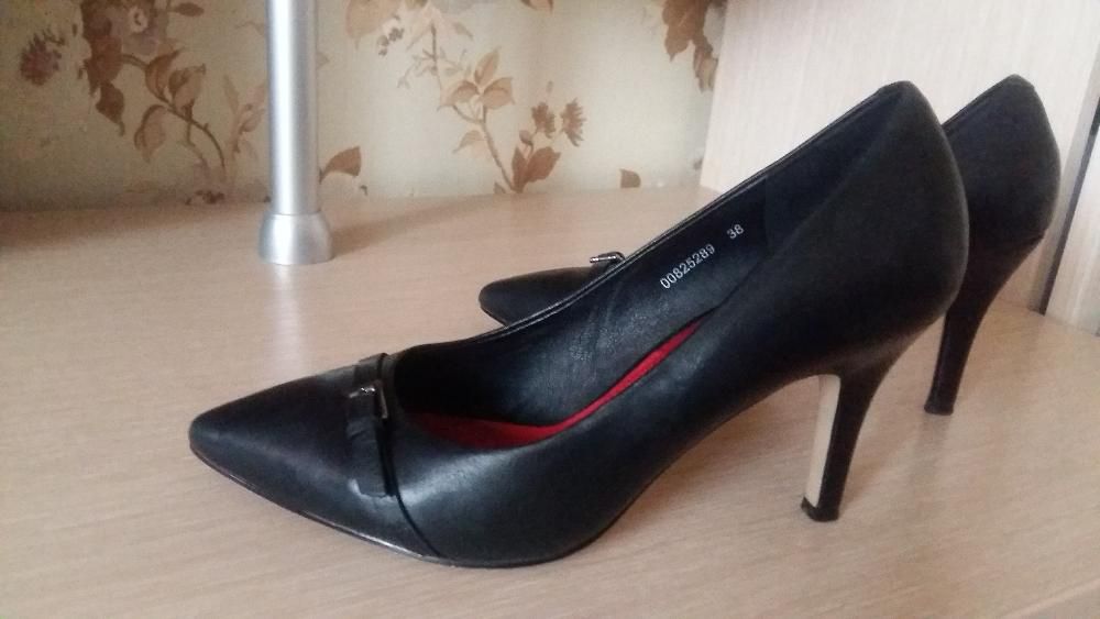 продаю кожаные туфли 38 размер