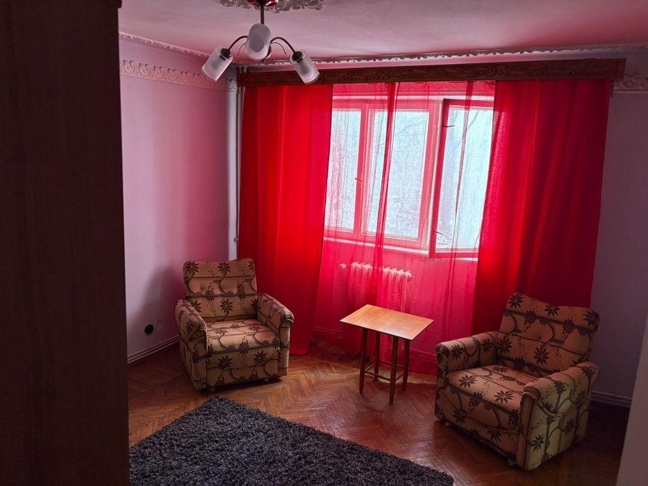 Vând apartament 3 camere semidecomandat