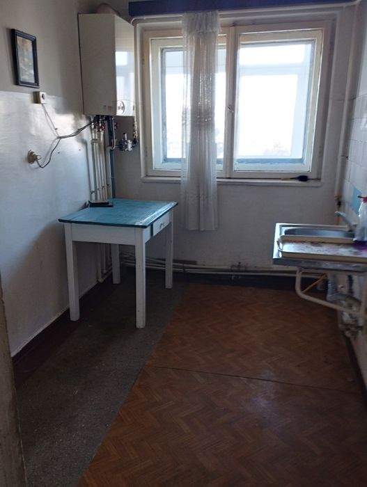 Vând apartament cu 2 camere, etaj 3 , zona gării !