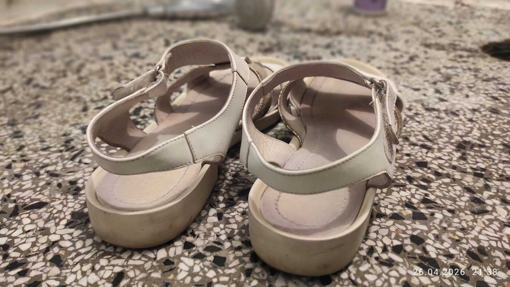 Дамски САНДАЛИ бели със златисто ест. Кожа, н. 39