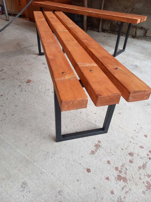 Băncuțe lucrate manual