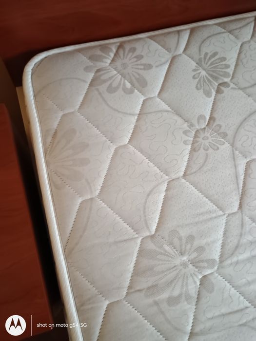 Много запазен еднолицев матрак 160/200 В 18 см, твърд