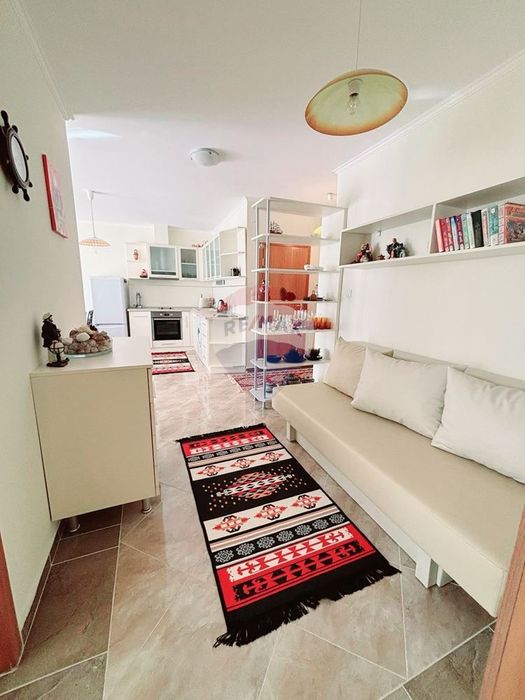 Дава се под наем Тристаен апартамент в к.к. Златни пясъци - 70 кв.м за 600 € - Снимка #4