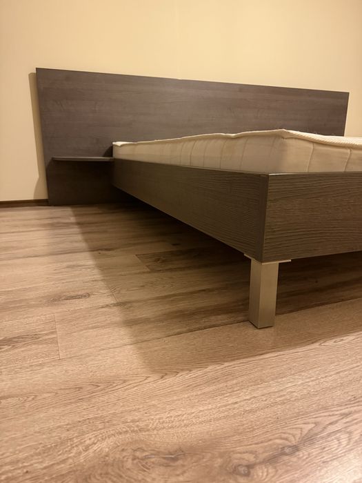 Спалня с матрак