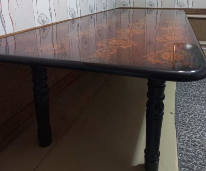 *продам стол срочно*