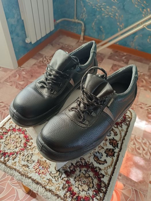 ПРОДАМ БОТИНКИ состояние новое 43р.