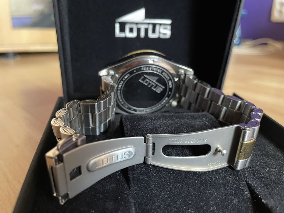 Часовник Lotus Freedom
