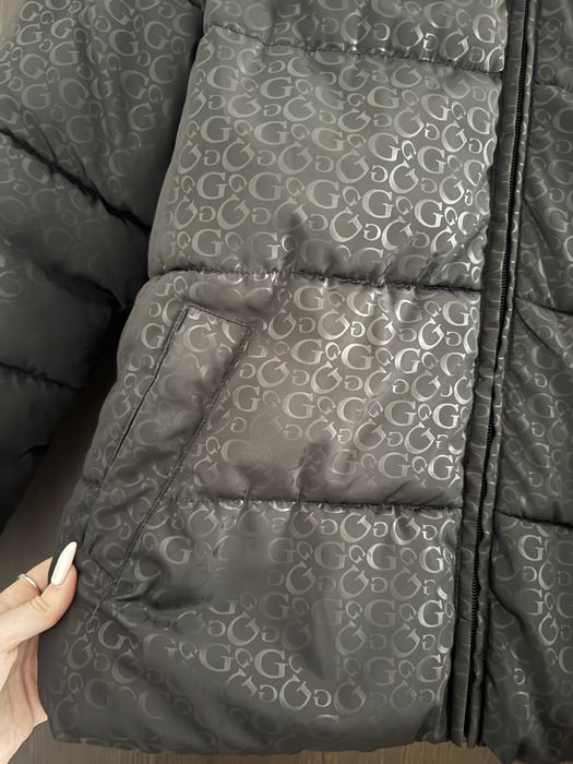 Geacă GUESS impecabil