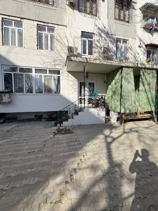 Продается 3-х ком. квартира на 1 этаже Американское посольство.