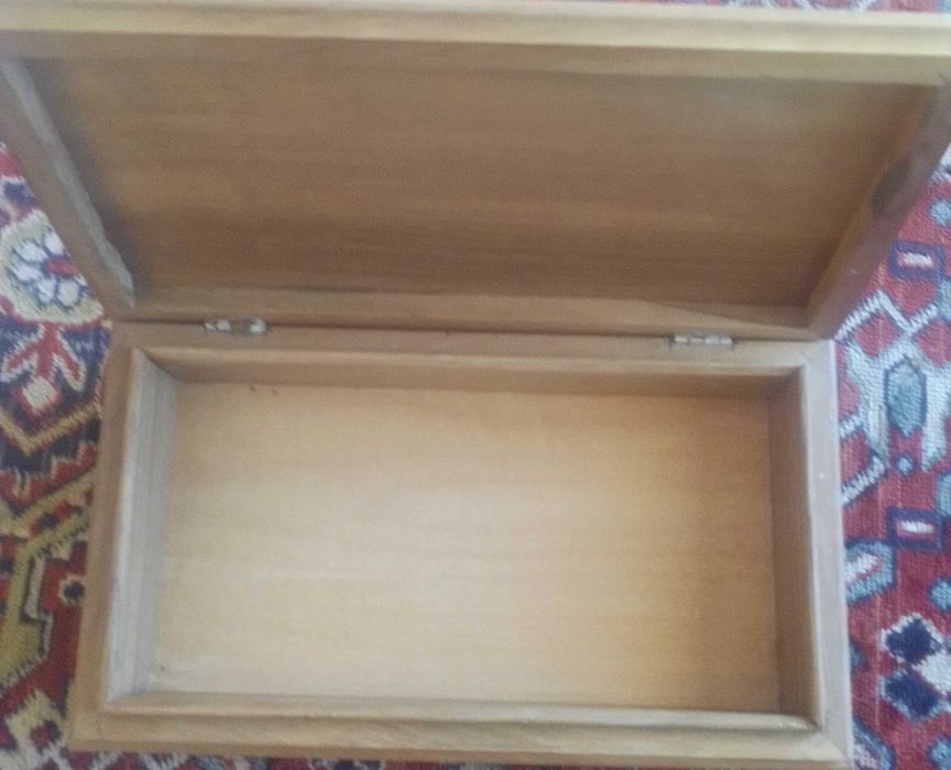 Продавам  кутия за бижута