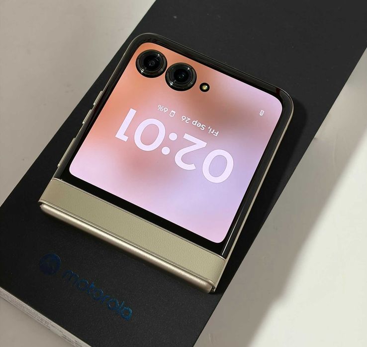 Motorola Razr 50 256GB + 8GB RAM