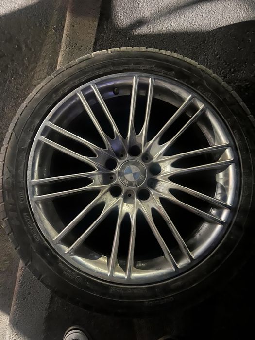 Диск с шиной в идеальном состоянии