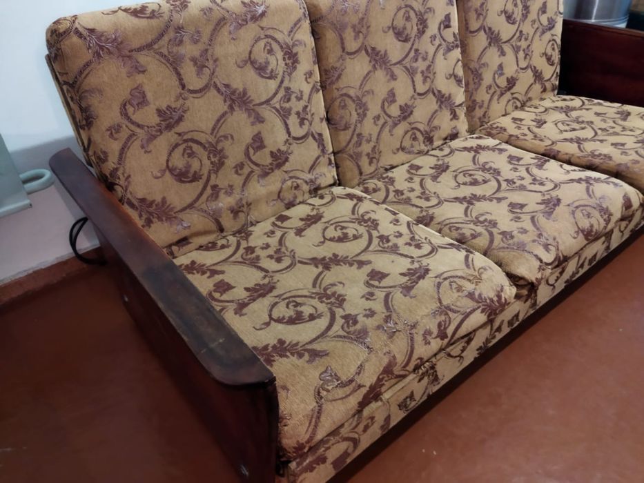 Продается Б/У диван , недорого
