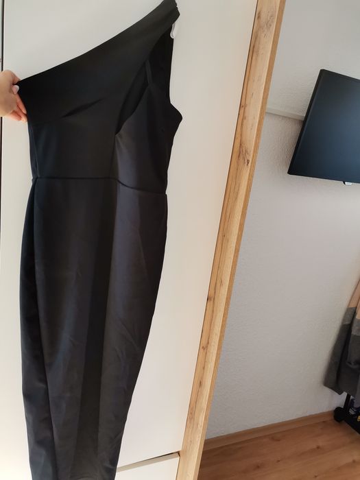 Чисто нова черна официална рокля