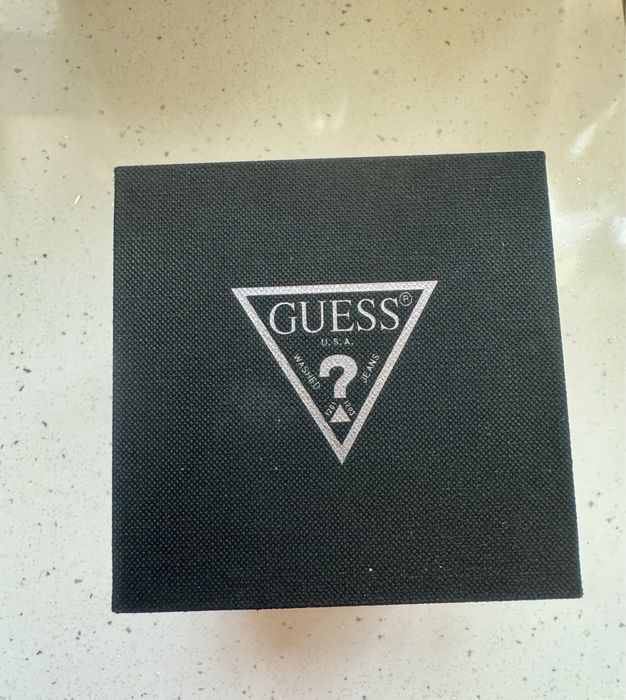 GUESS дамски часовник 40мм перфектен