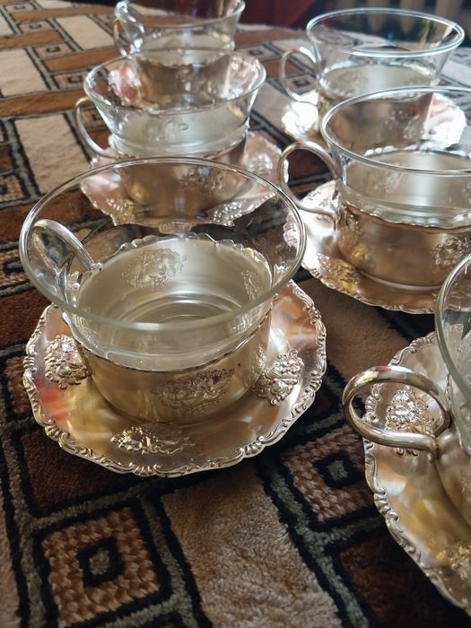 Старинные чашки с тарелочками