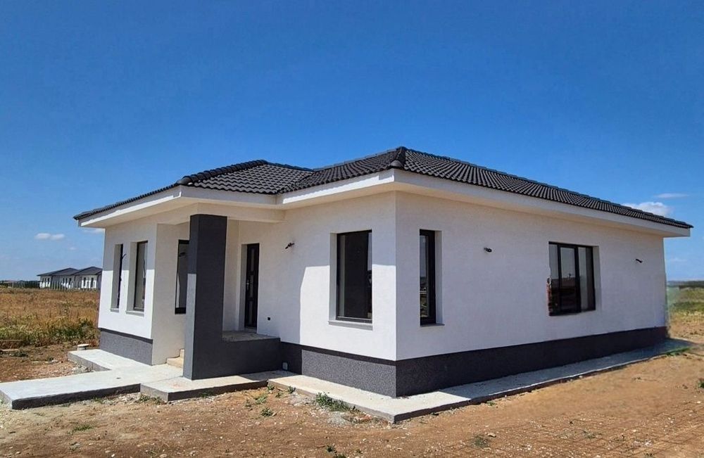 Fac  în toată tara case  modolare la comanda clentului 
Cele mai bune preturi 
40mp = 12000 EURO 
90mp = 20000 EURO 
115mp=24000 EURO 
130mp=26000 EUR
