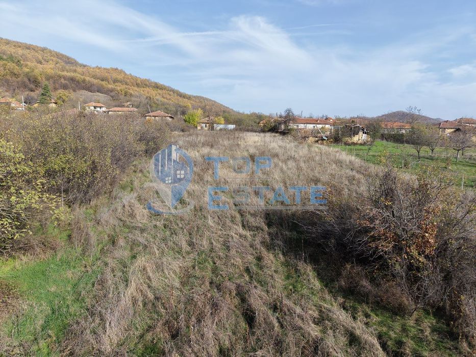 Панорамен парцел в регулация в село Равново, община Златарица