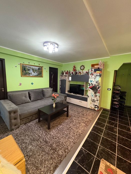 Vand apartament in Zavoi,bloc 20